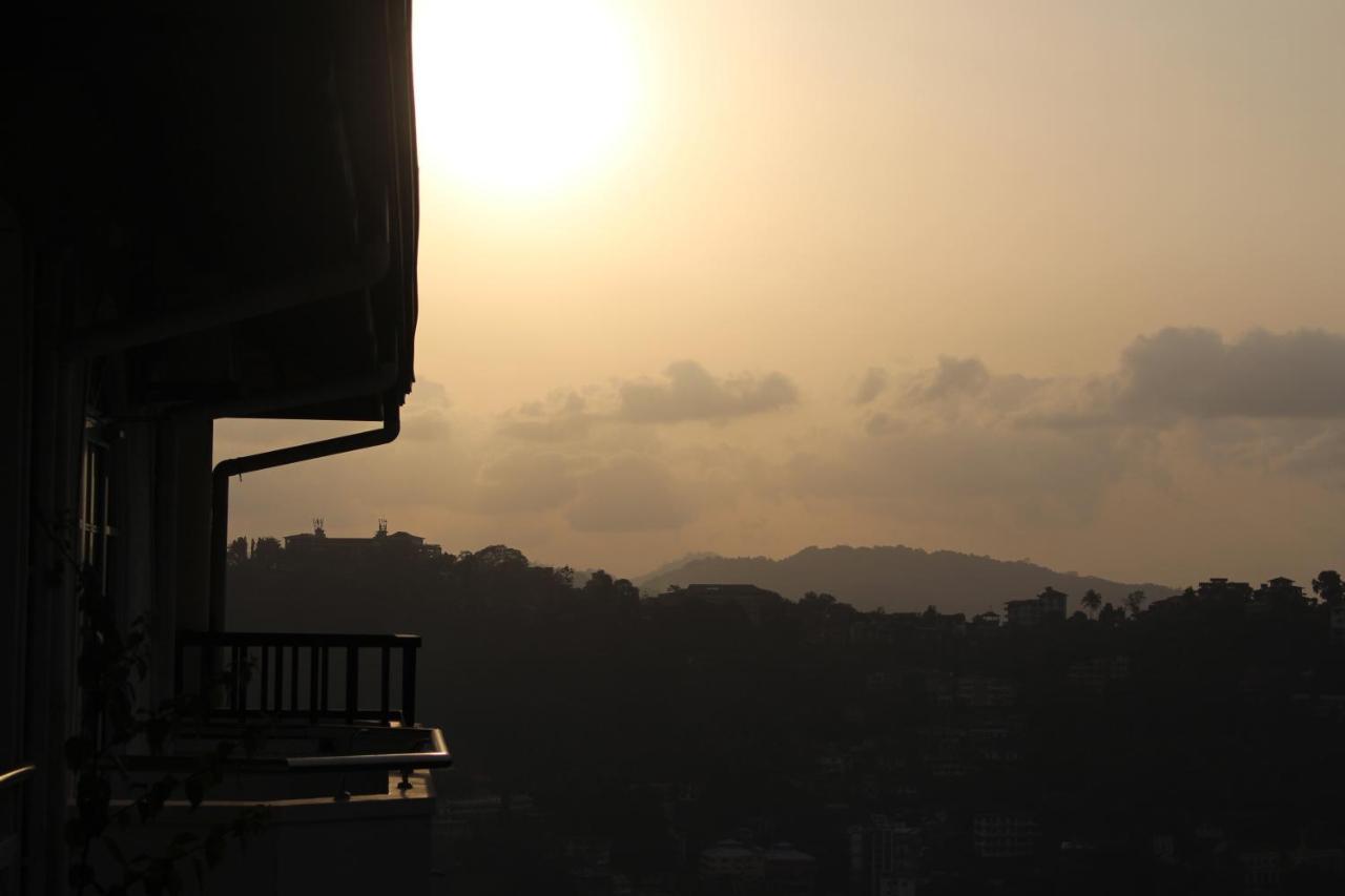 The Peak Pavilion Kandy Exterior foto